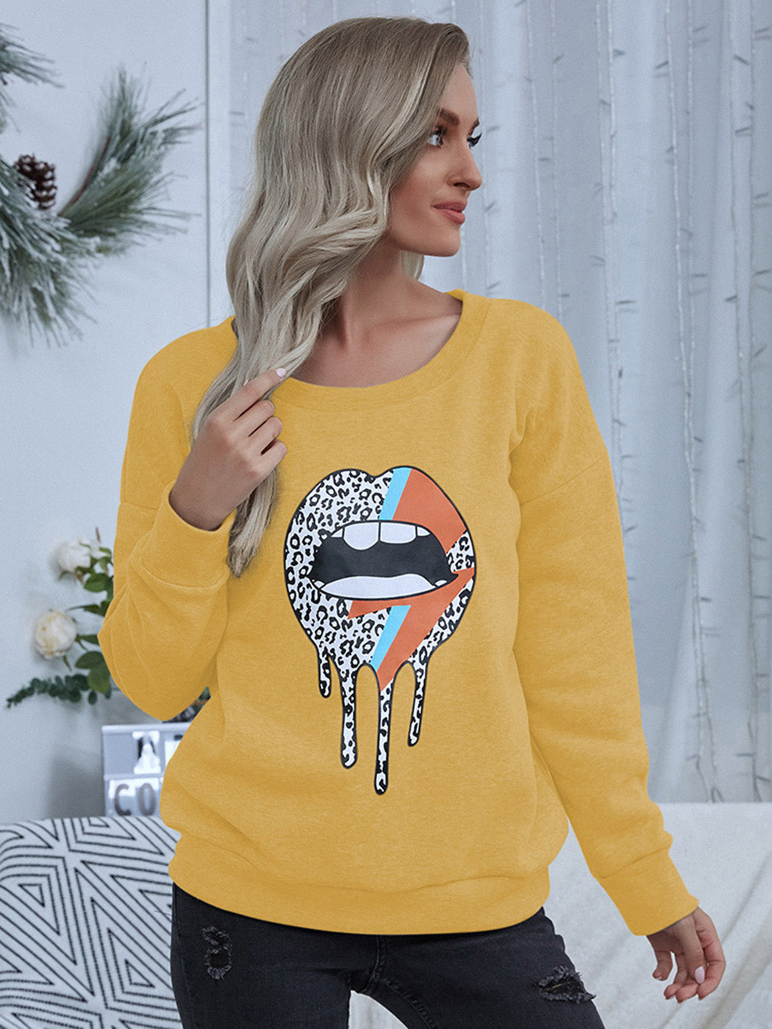 Shiny Lip Graphic Round Neck Sweatshirt