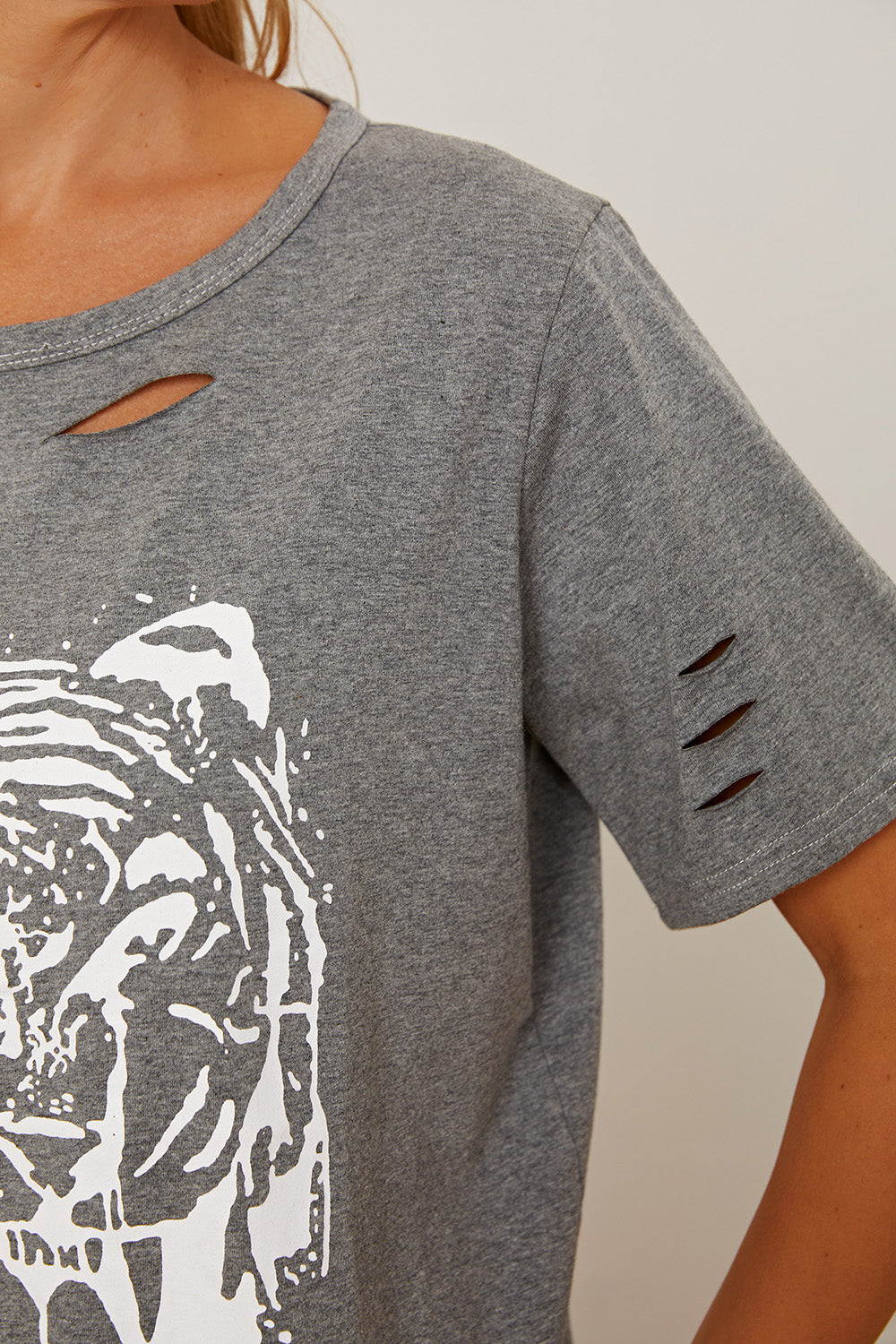 Distressed Tiger Graphic Short Sleeve T-Shirt